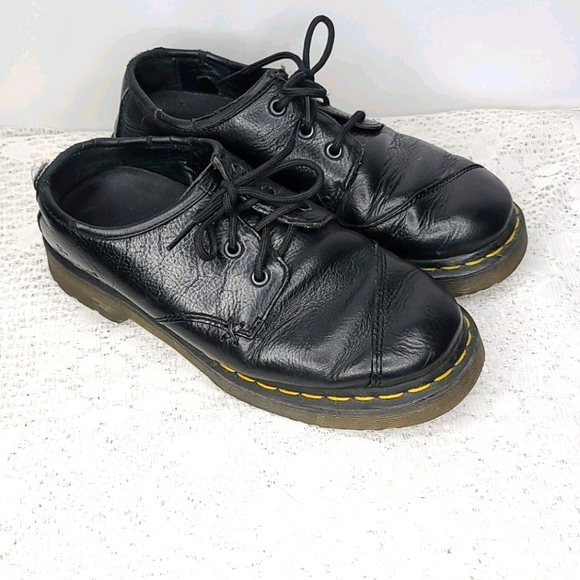 Dr. Martens Shoes - Dr. Martens cap toed Oxford lace up shoes sz 8